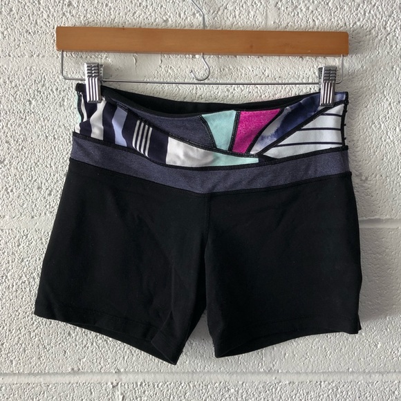 Lululemon Shorty Shorts sz: 6 - Picture 1 of 5